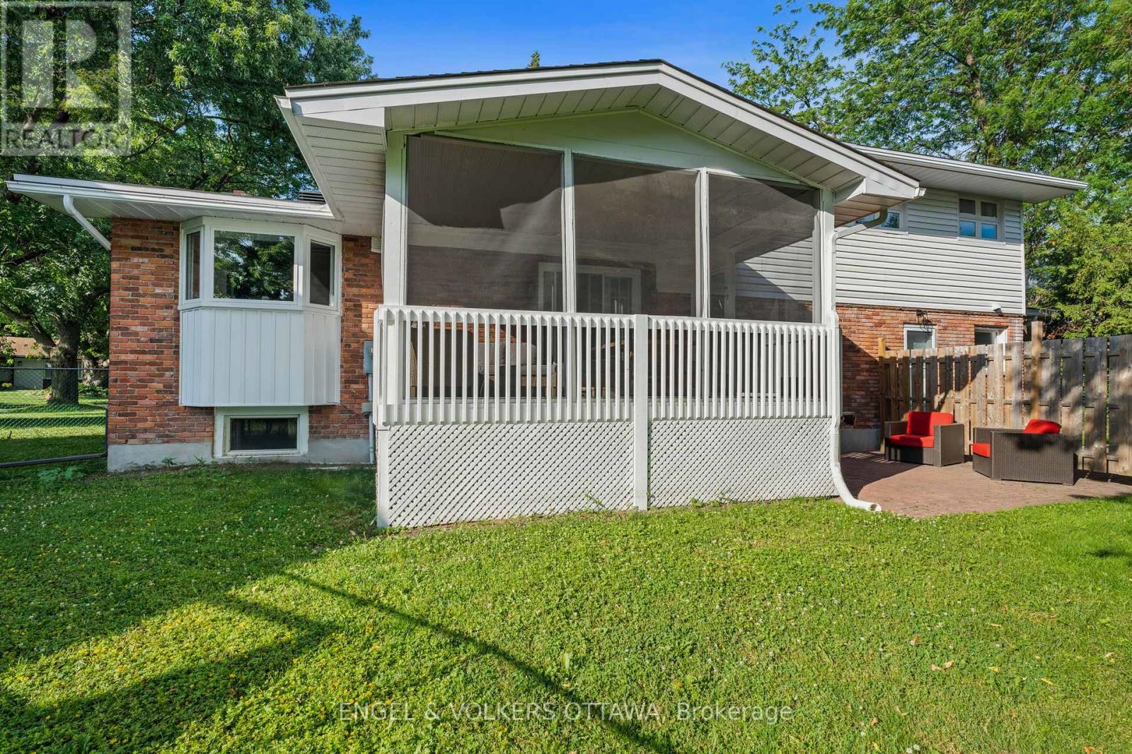 20 Mohawk Crescent