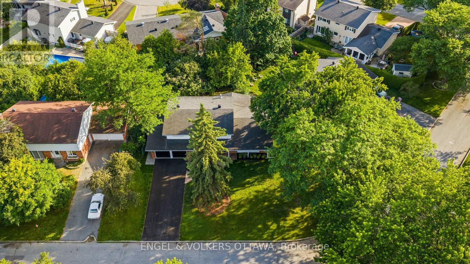 20 Mohawk Crescent