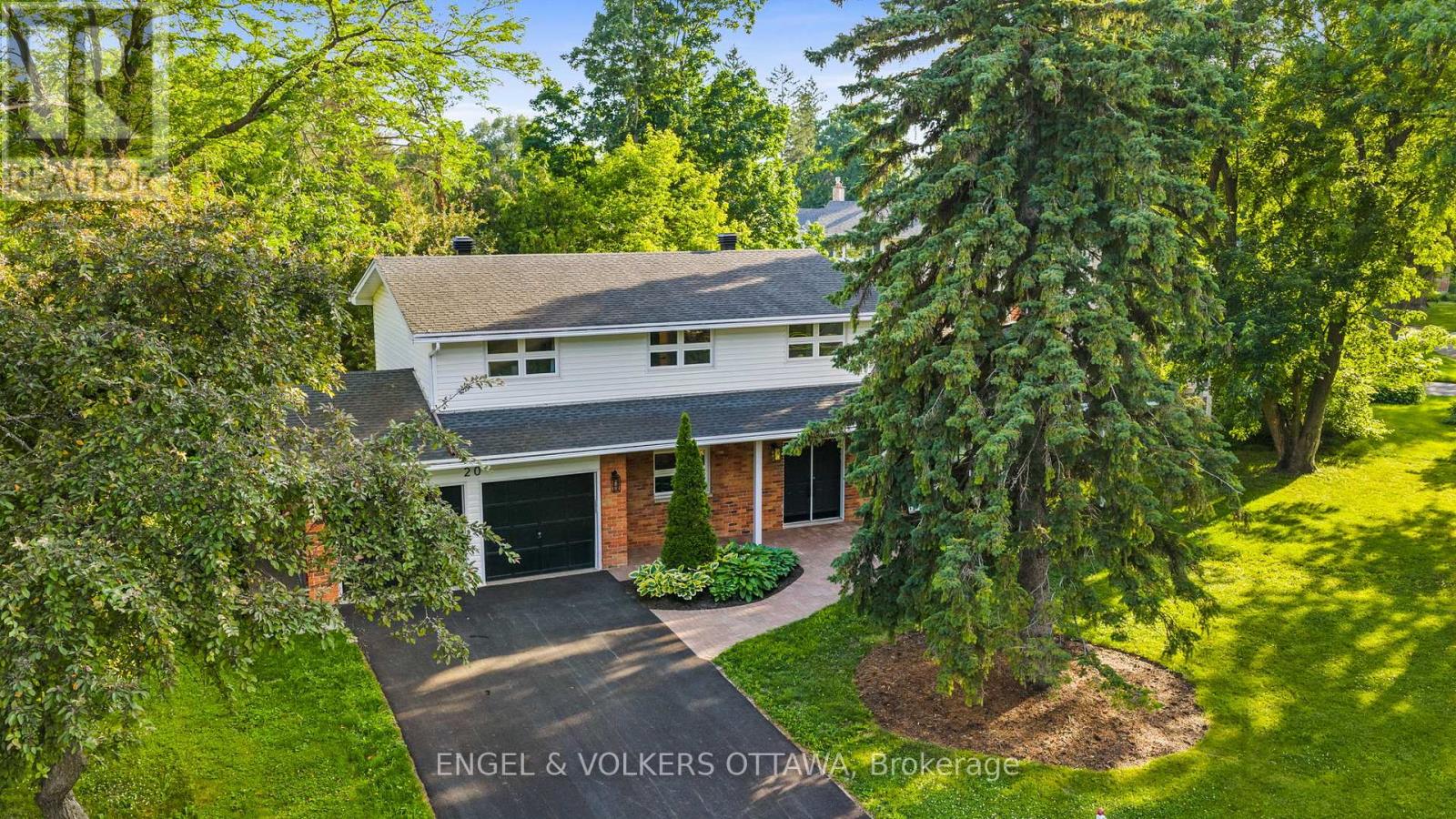 20 Mohawk Crescent
