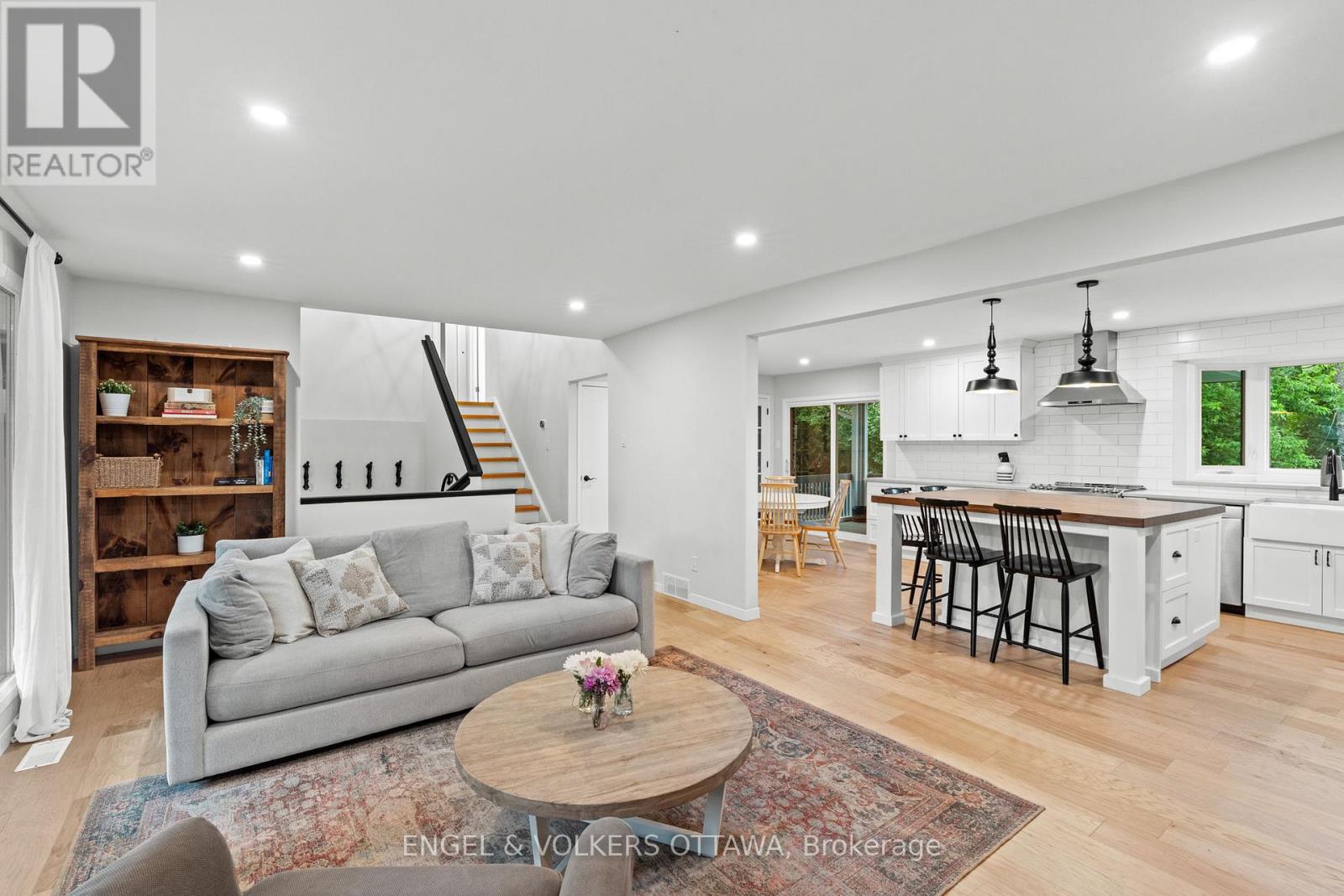20 Mohawk Crescent