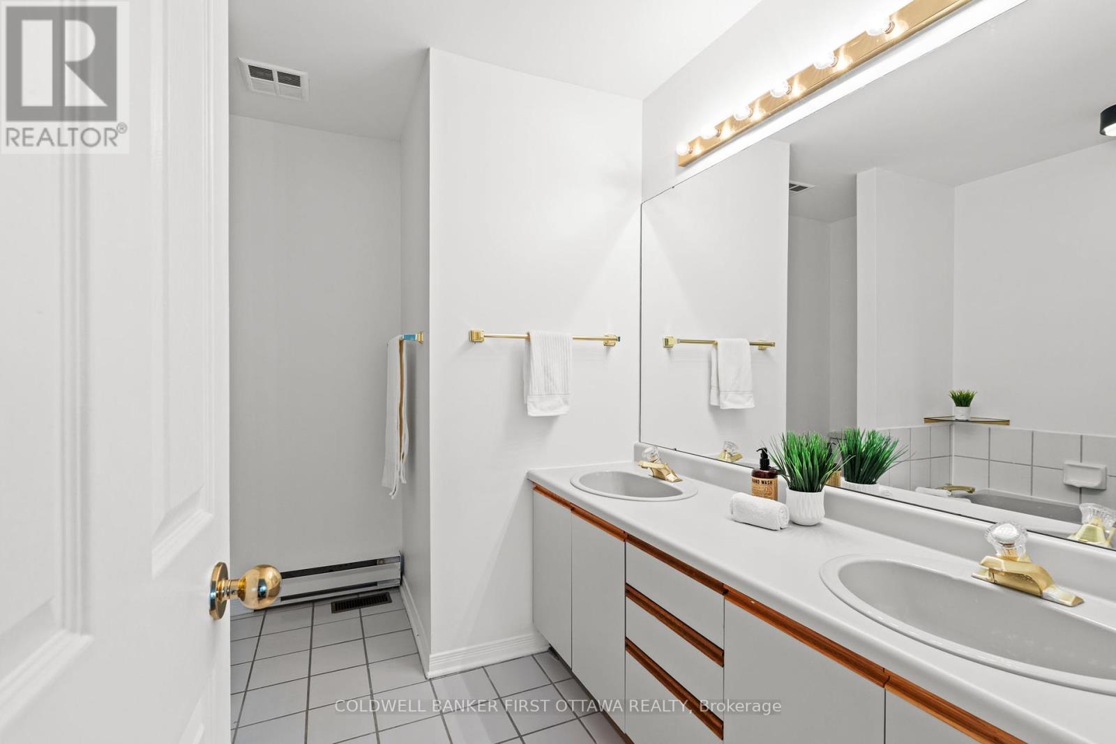 111f - 250 Fountain Place