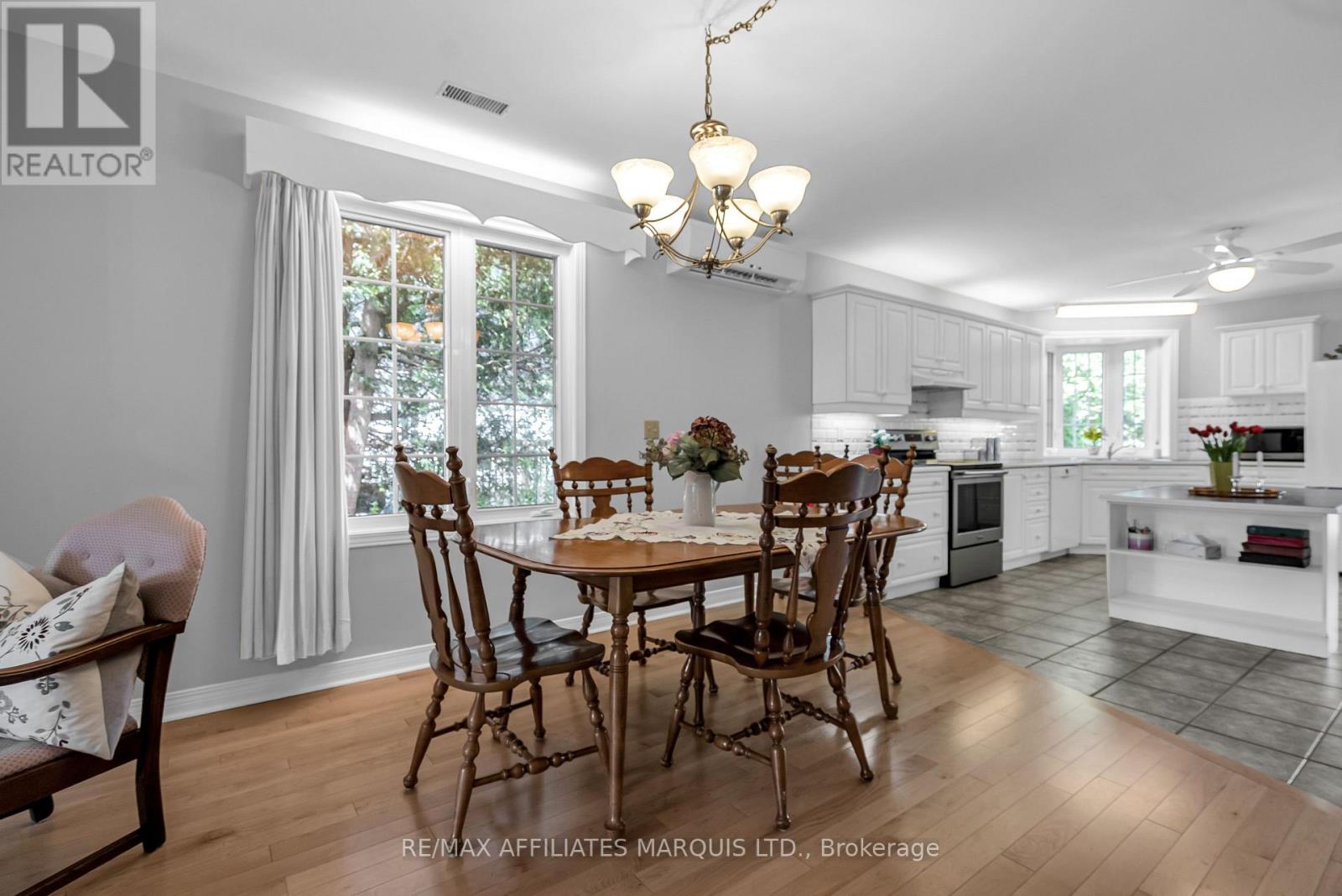 24 Saunders Avenue