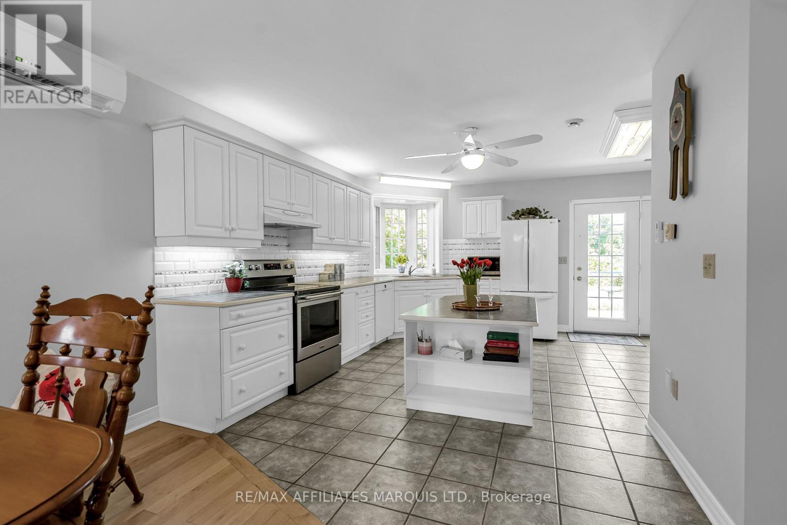 24 Saunders Avenue