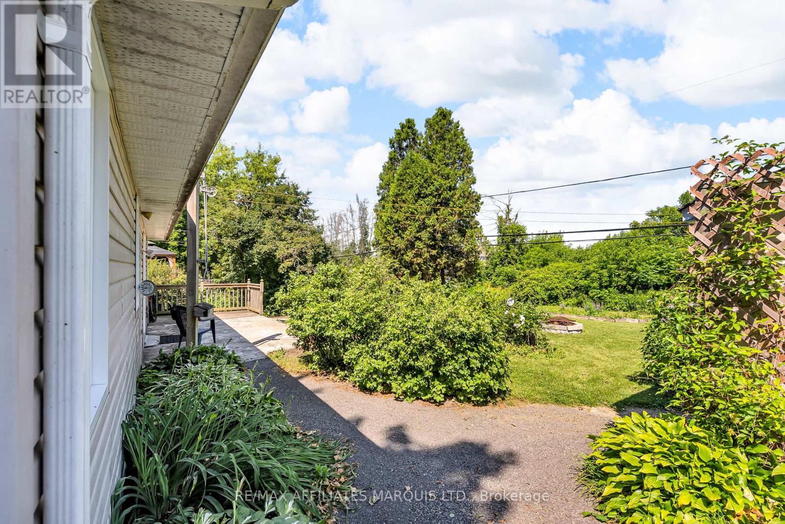 24 Saunders Avenue