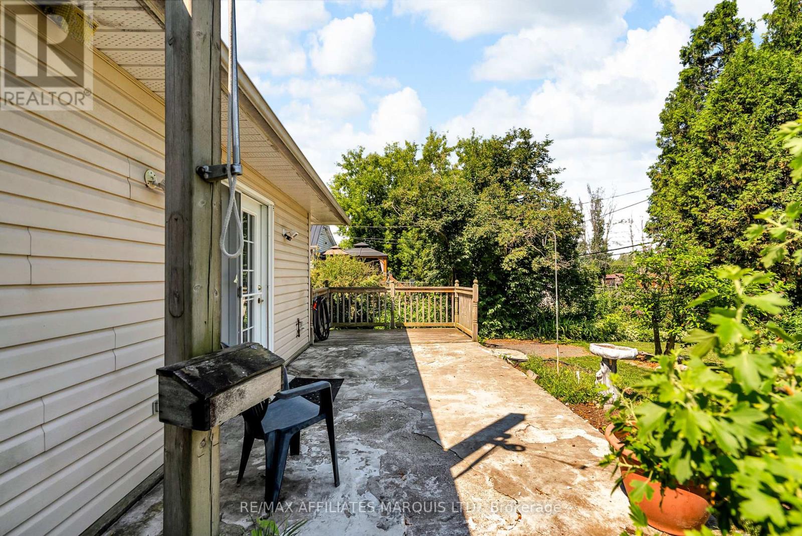 24 Saunders Avenue