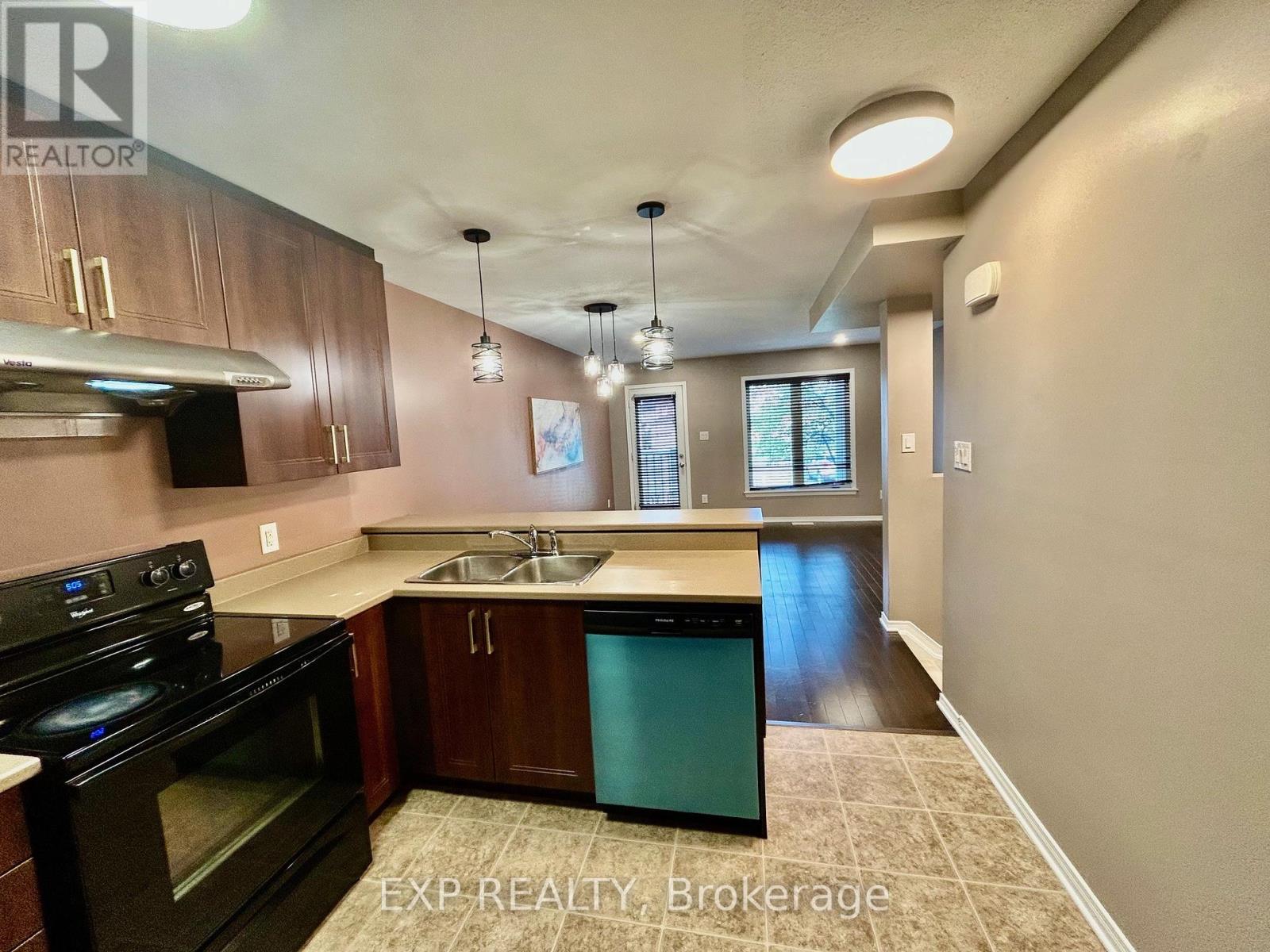 208 Shanly Private
