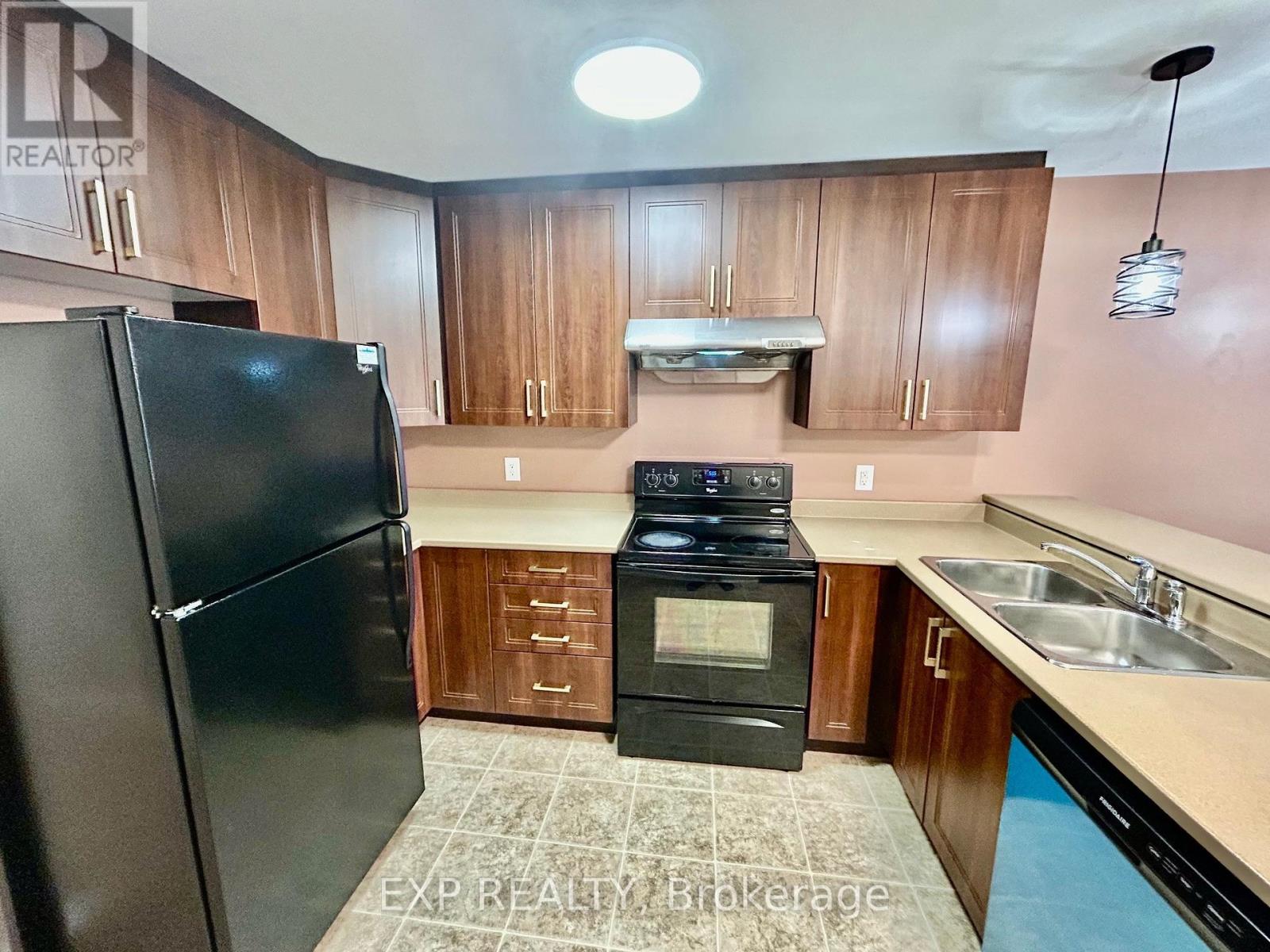 208 Shanly Private