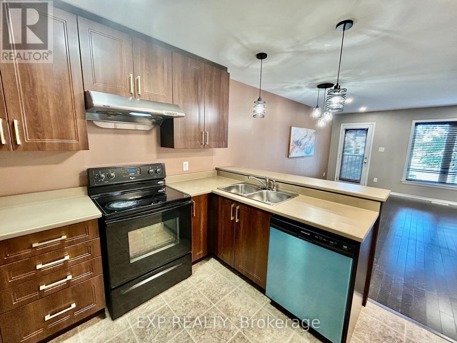 208 Shanly Private