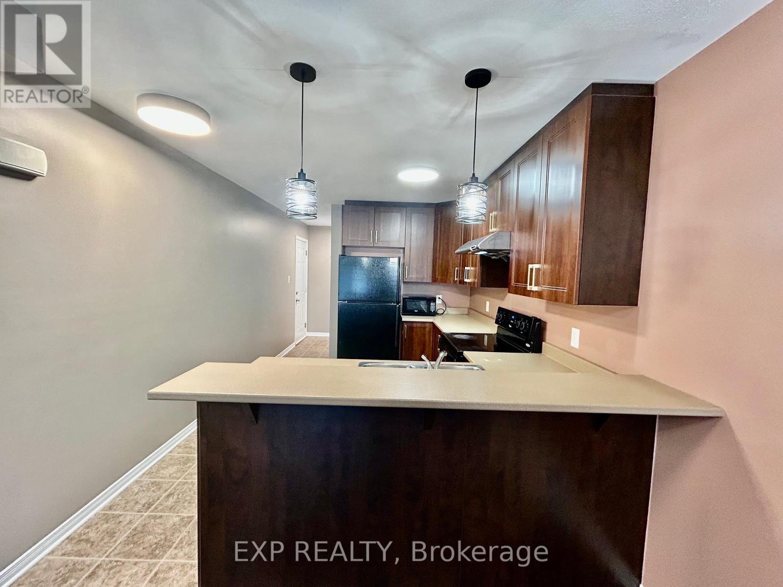 208 Shanly Private