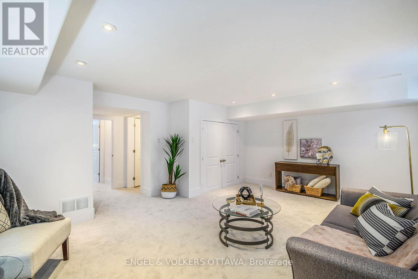 105 Montauk Pvt