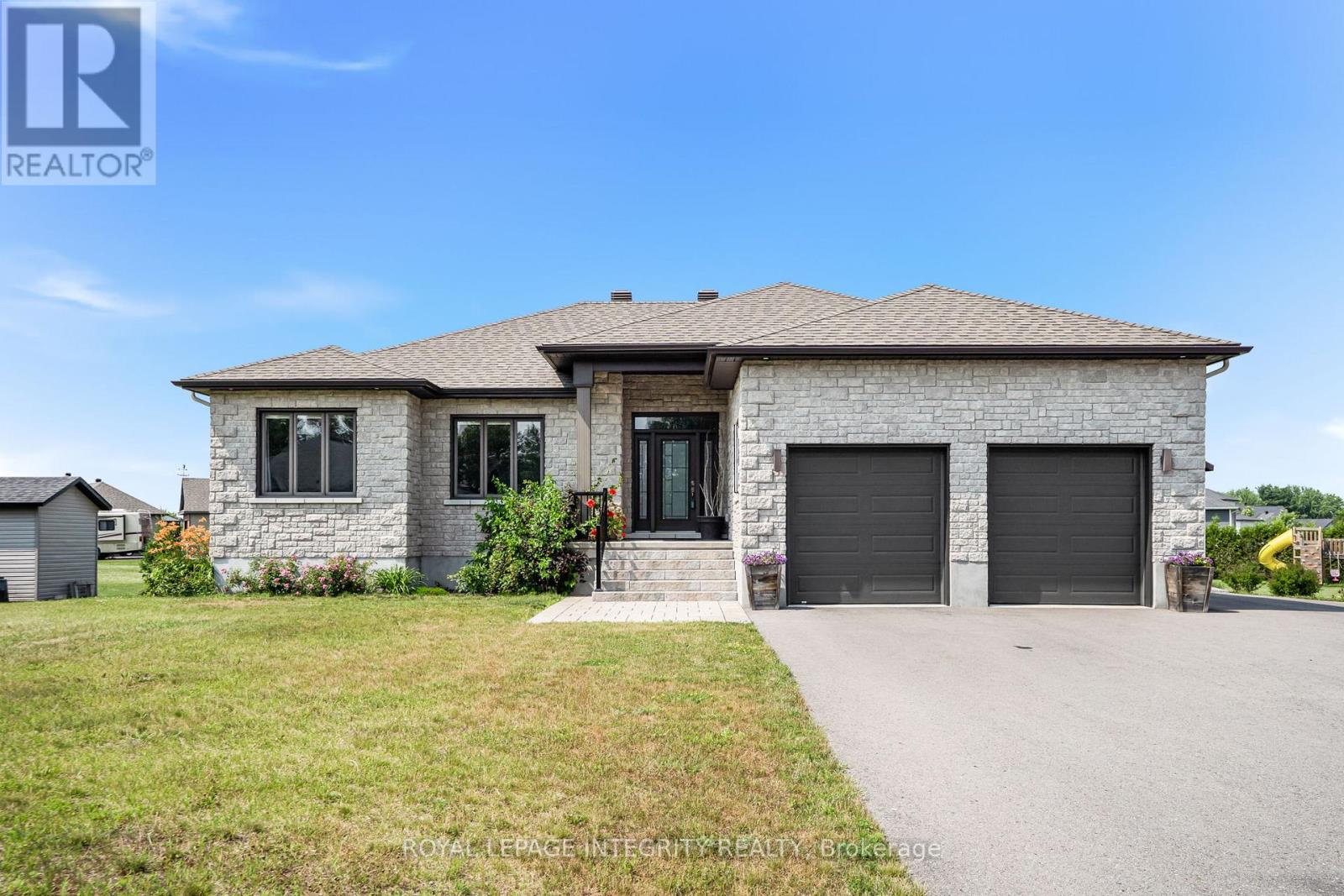 251 Des Violettes Street