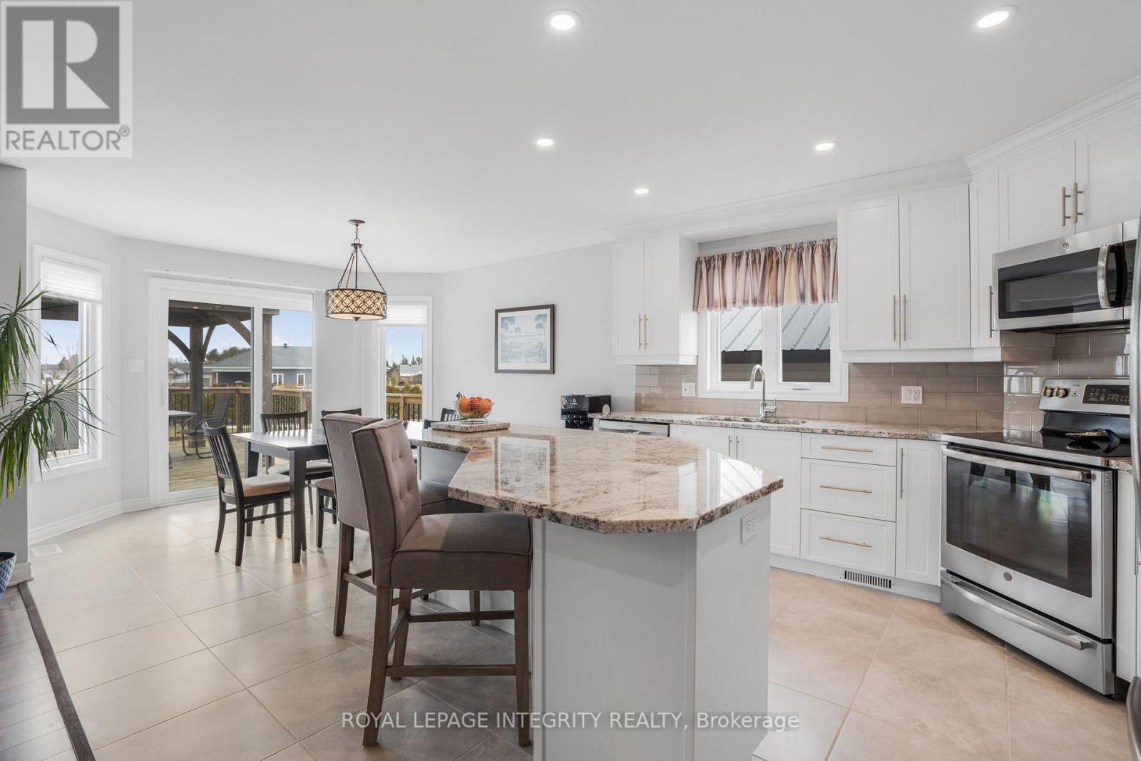 251 Des Violettes Street