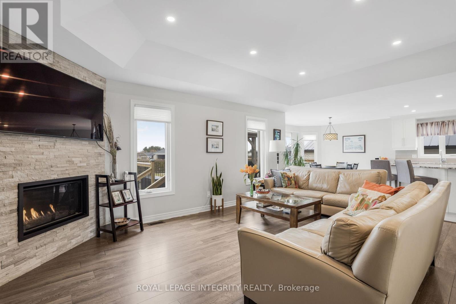 251 Des Violettes Street