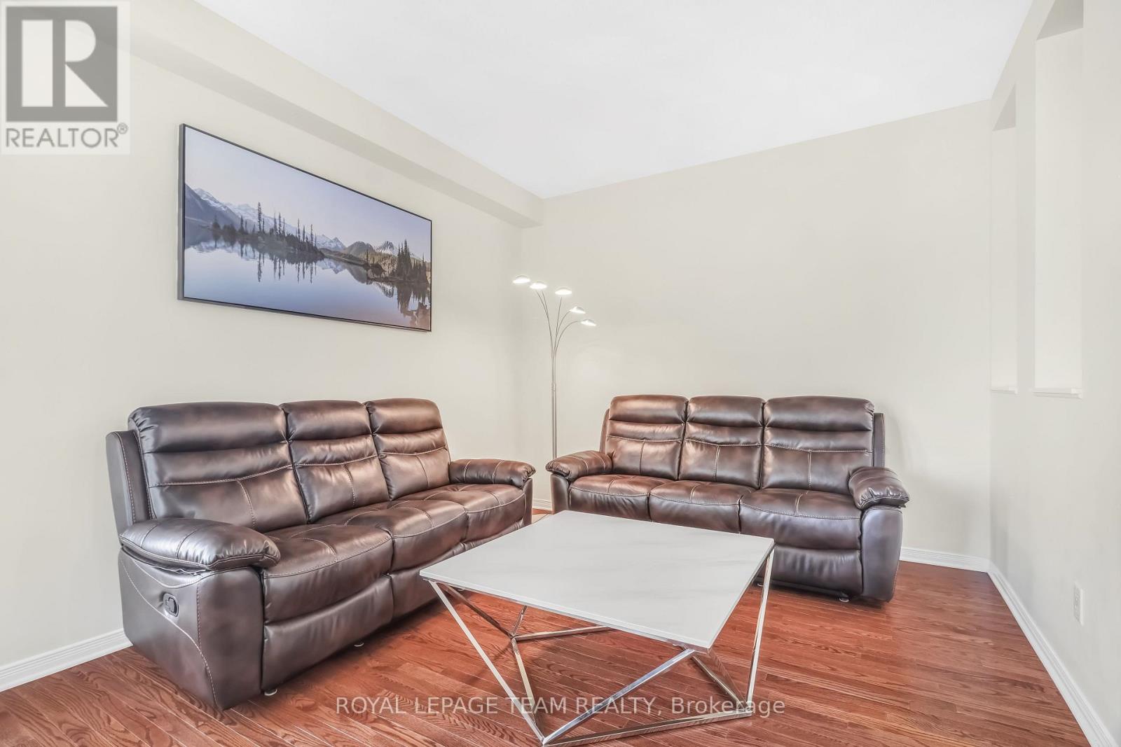 204 Applecross Crescent