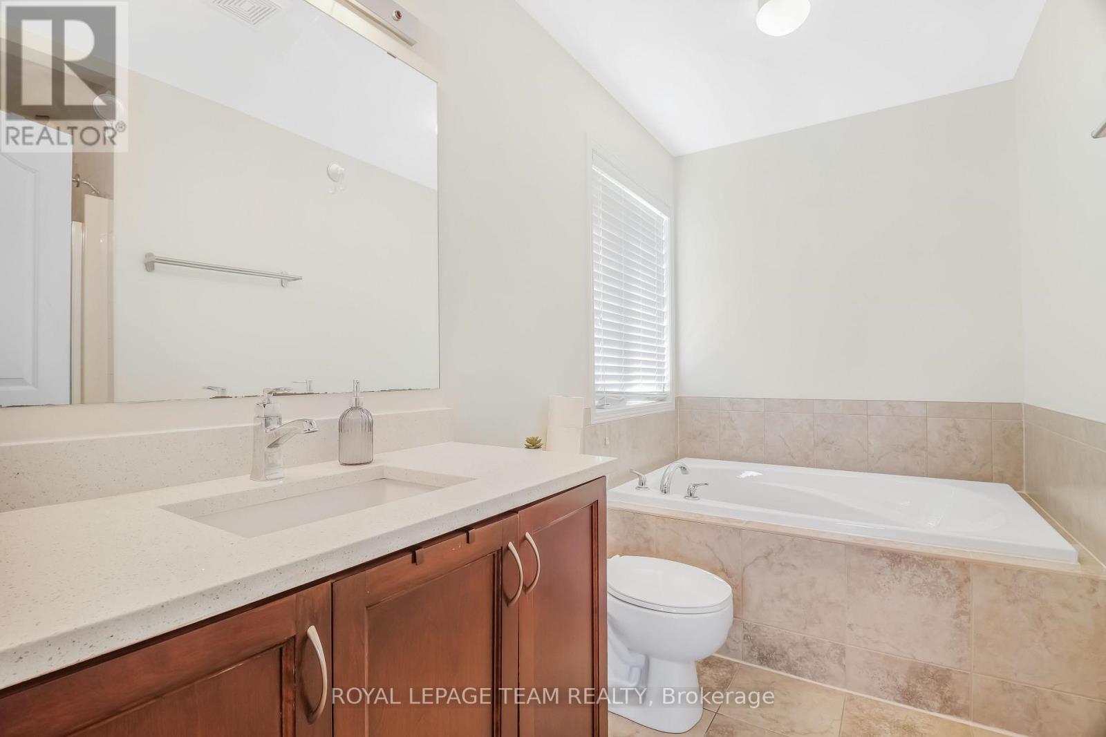 204 Applecross Crescent