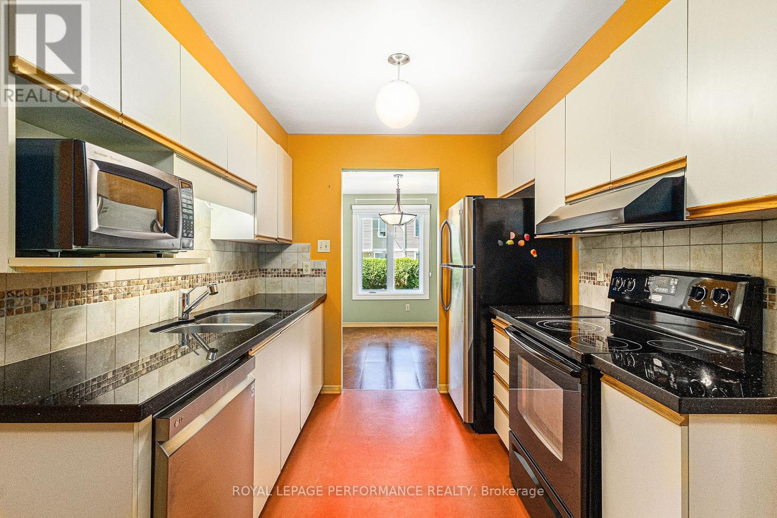 2015 Summerfields Crescent