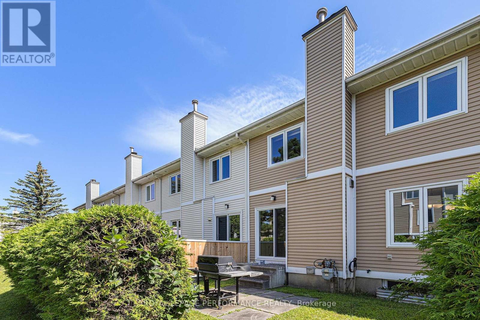 2015 Summerfields Crescent