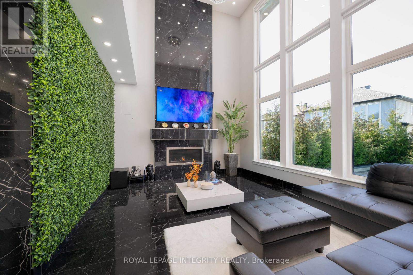 232 Condado Crescent