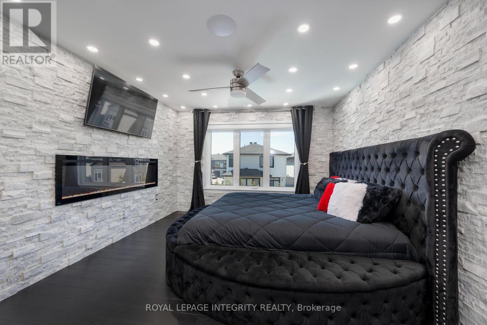 232 Condado Crescent
