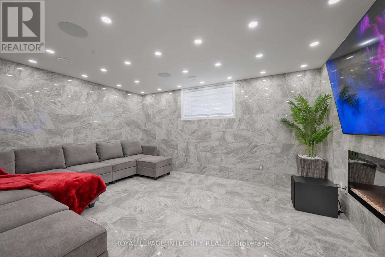 232 Condado Crescent