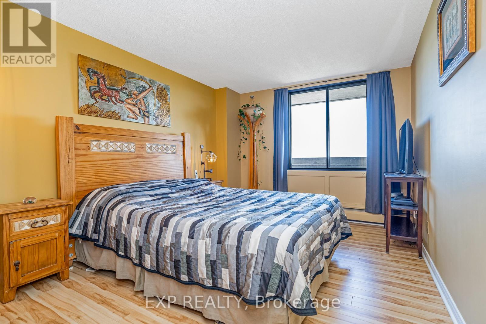 1301 - 415 Greenview Avenue
