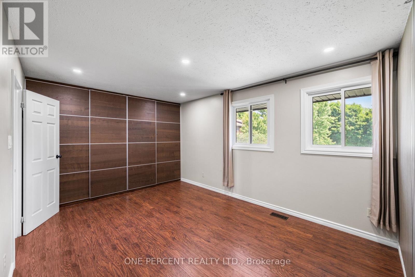 122 Mcclintock Way