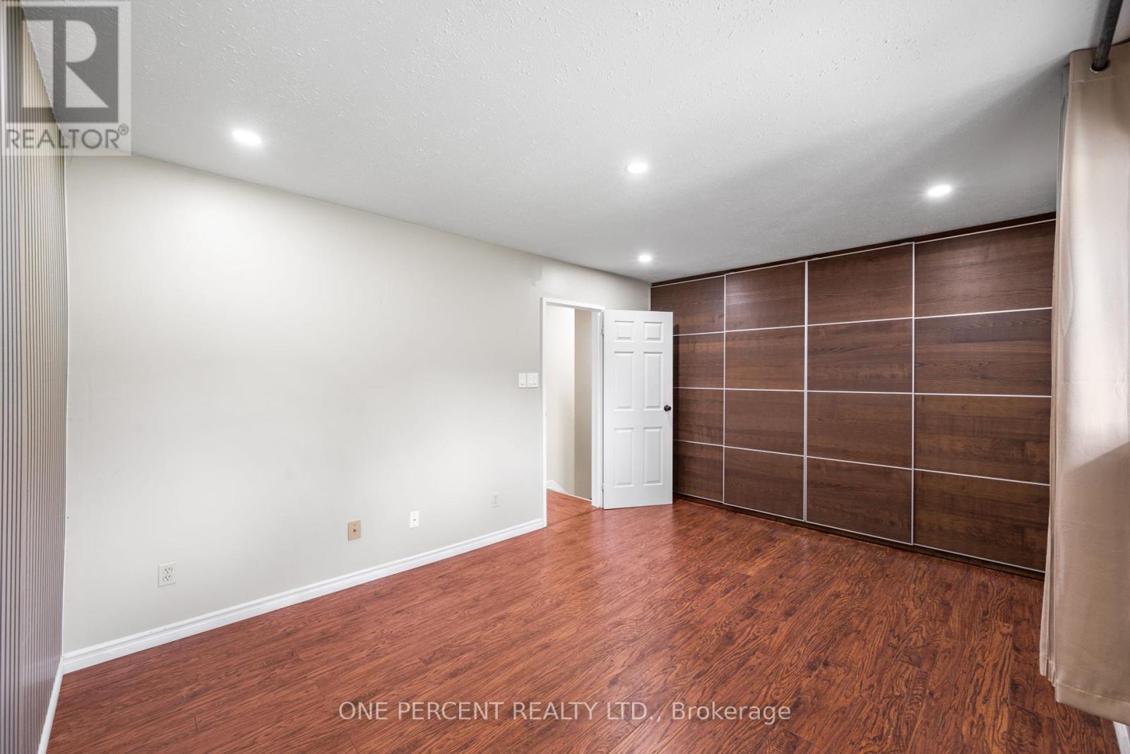122 Mcclintock Way