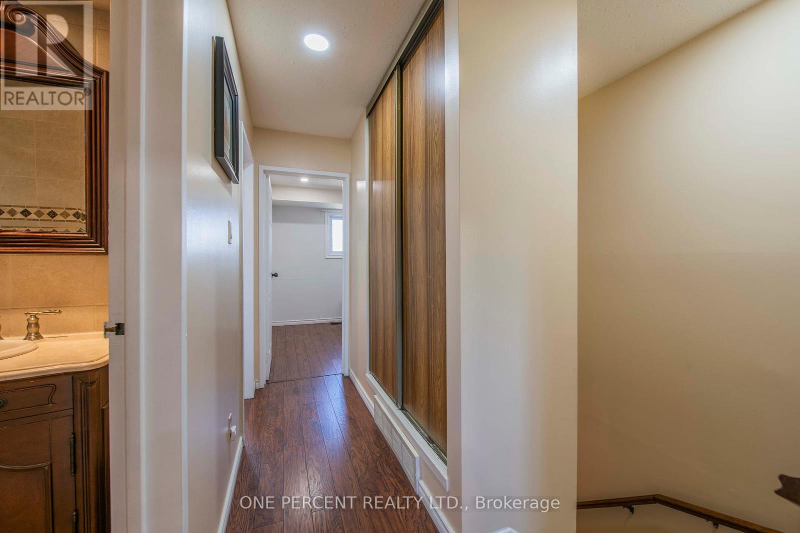 122 Mcclintock Way