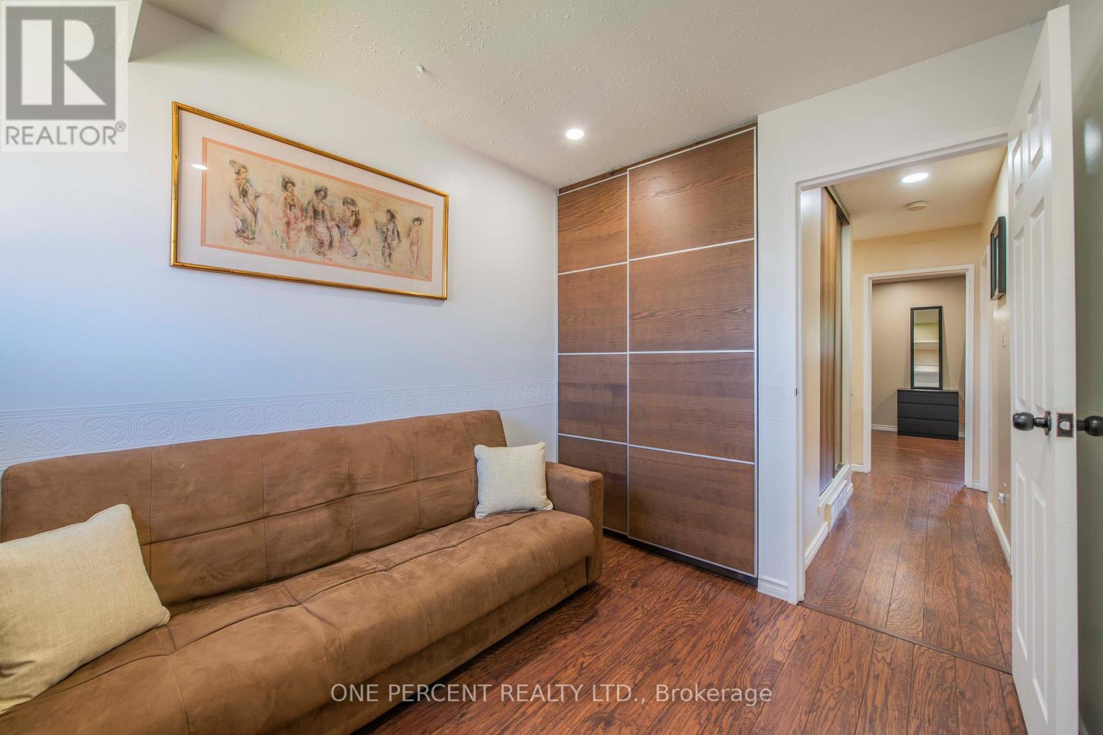 122 Mcclintock Way