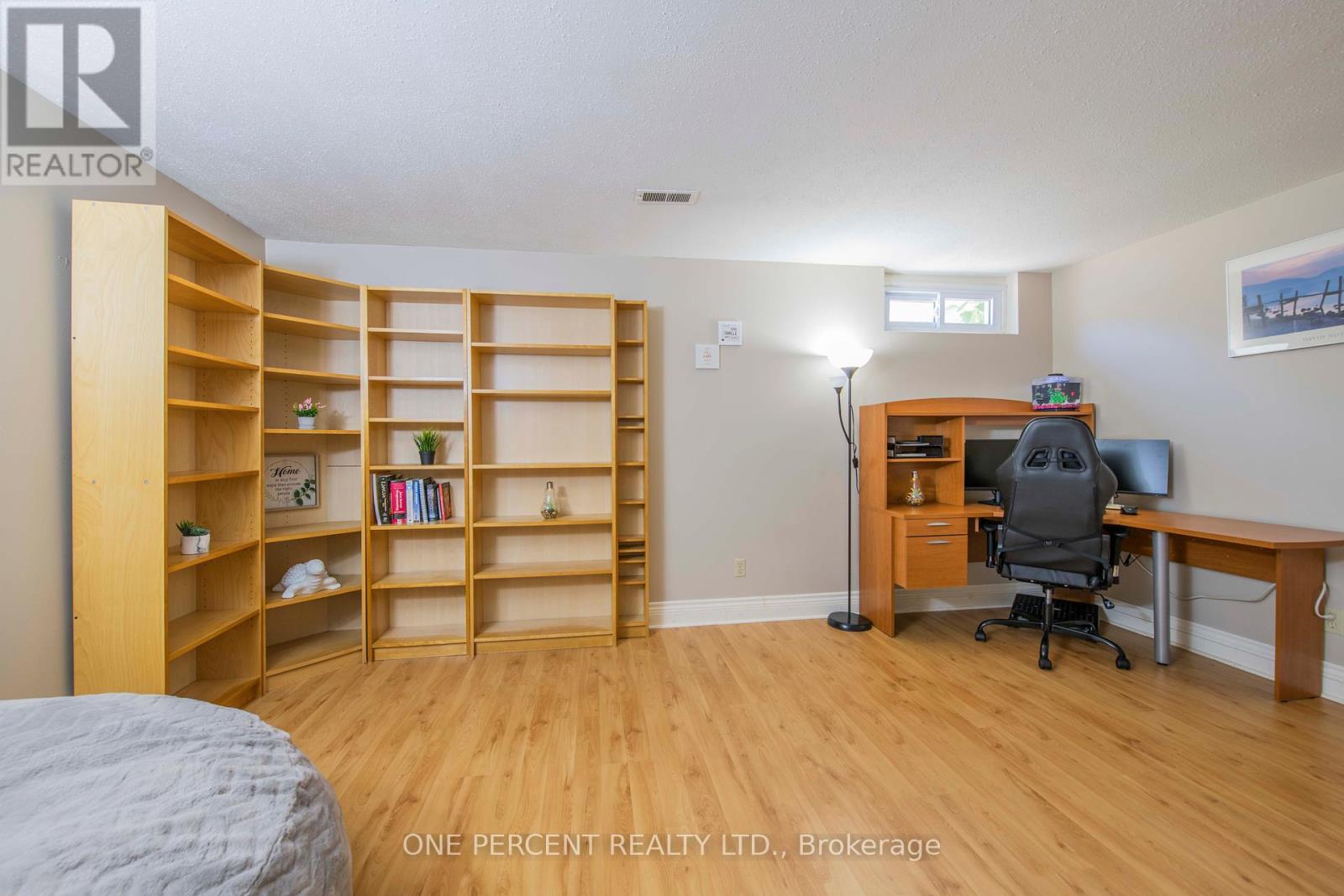 122 Mcclintock Way