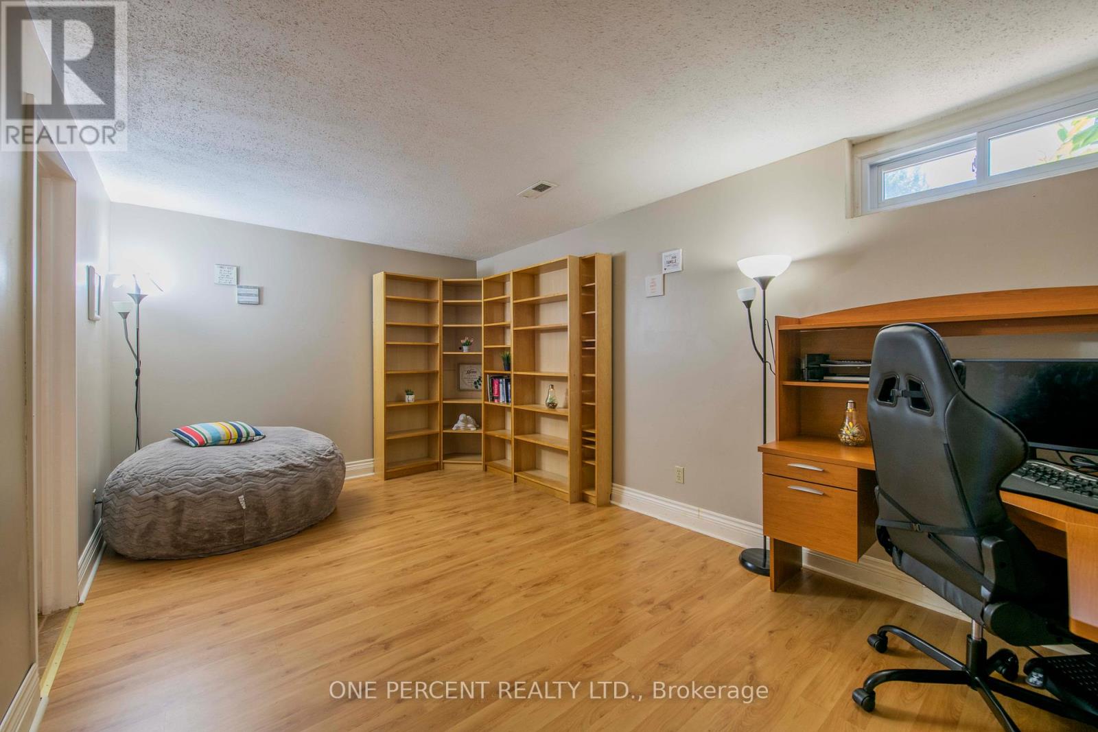 122 Mcclintock Way