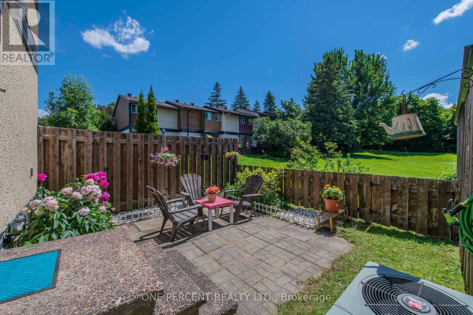 122 Mcclintock Way