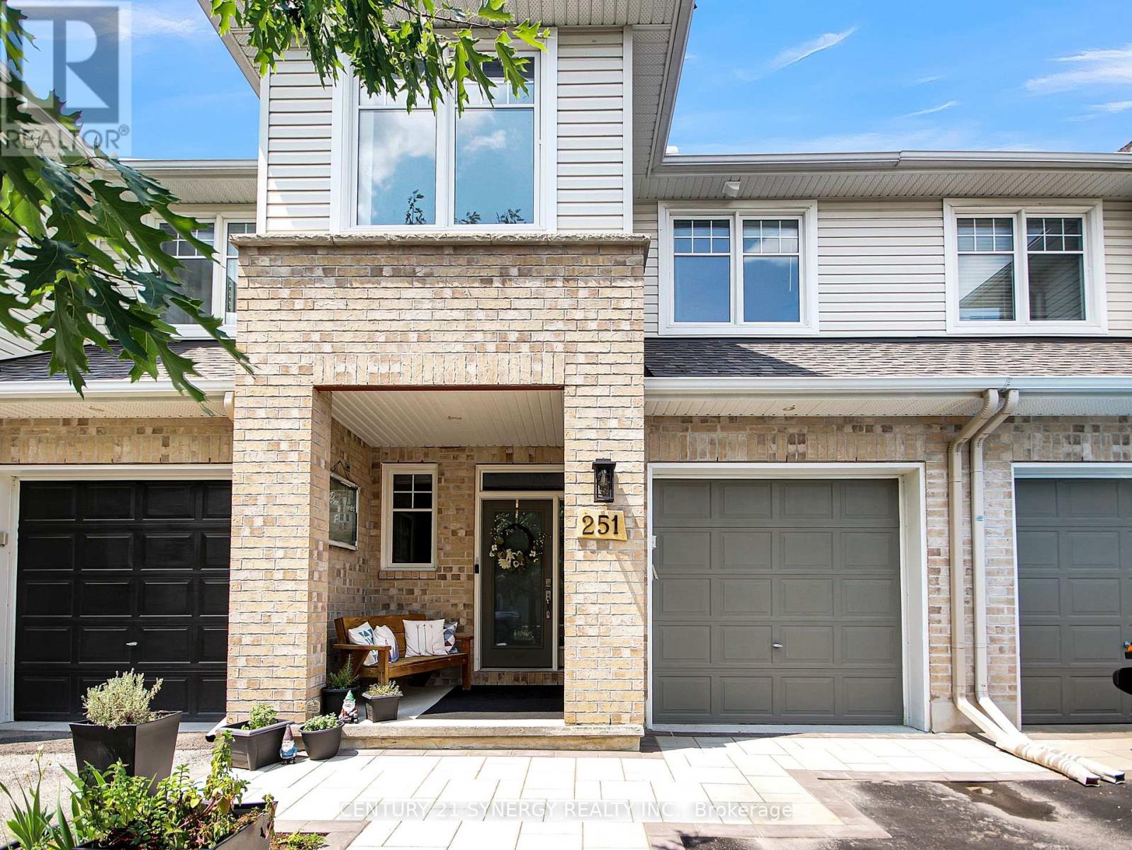251 Mojave Crescent