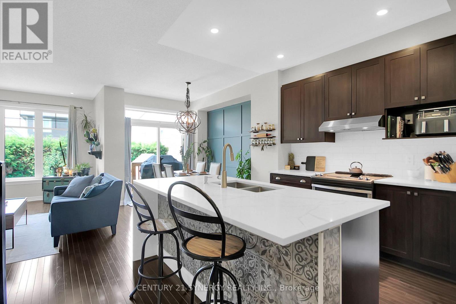 251 Mojave Crescent
