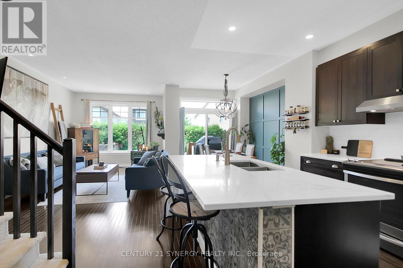 251 Mojave Crescent
