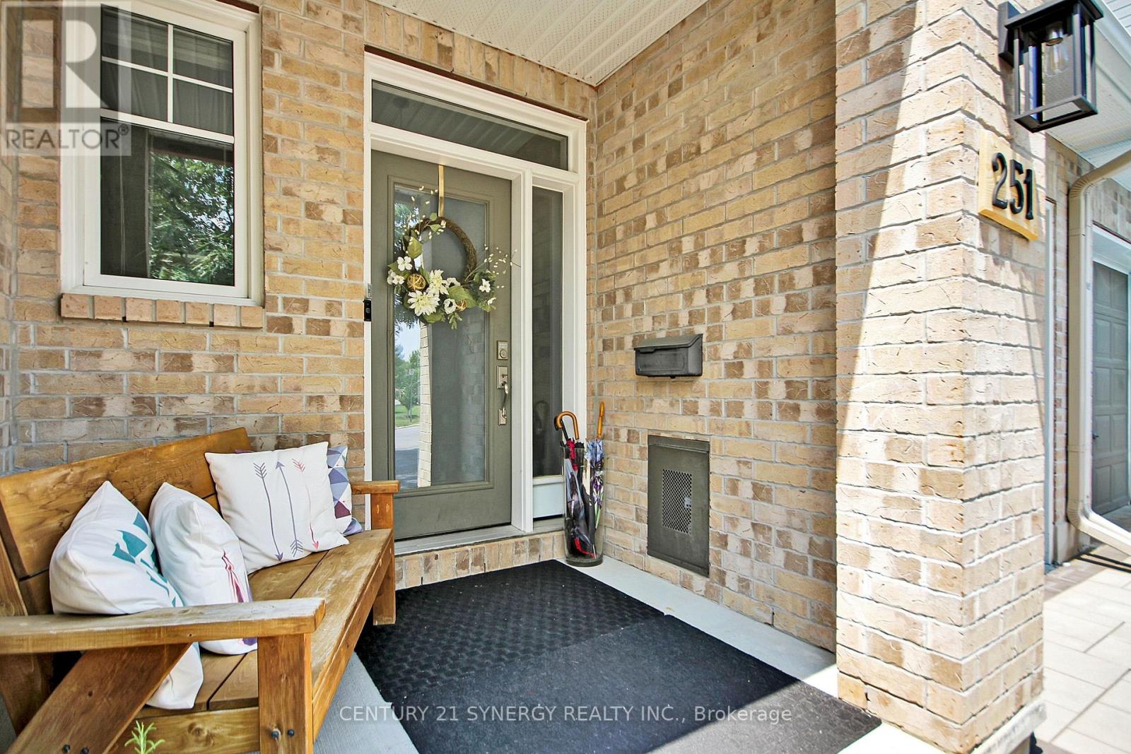 251 Mojave Crescent