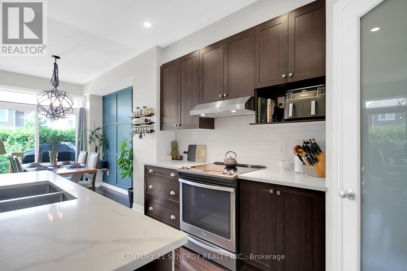 251 Mojave Crescent