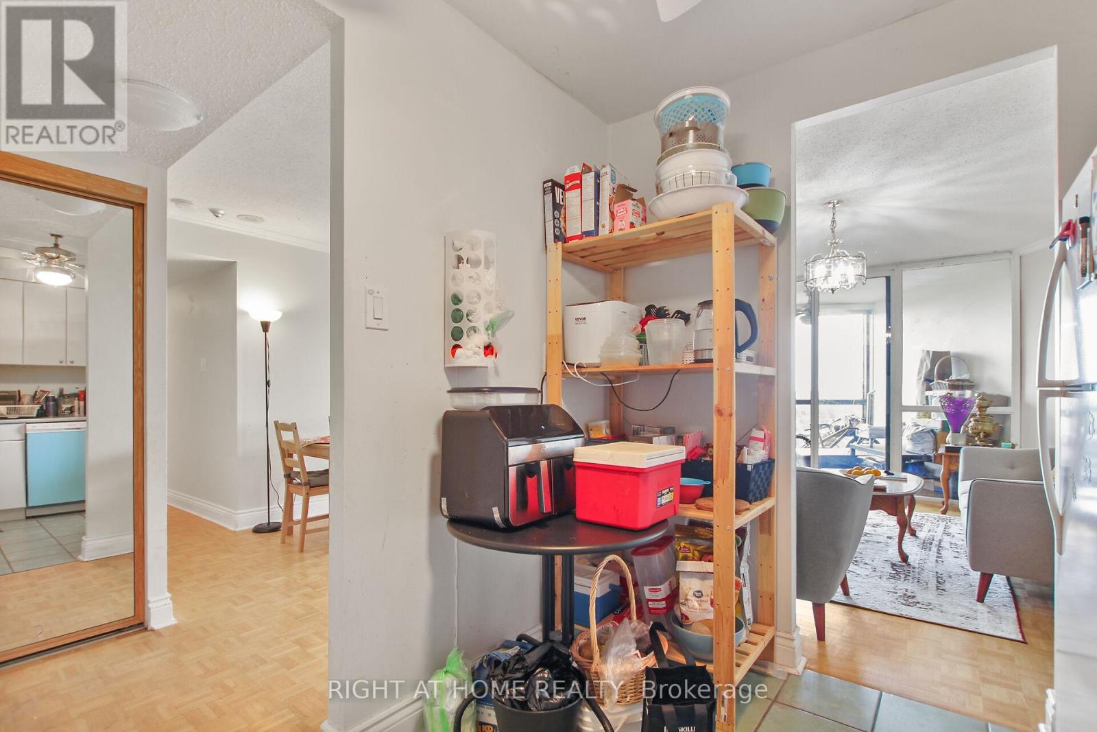 1213 - 2871 Richmond Road W