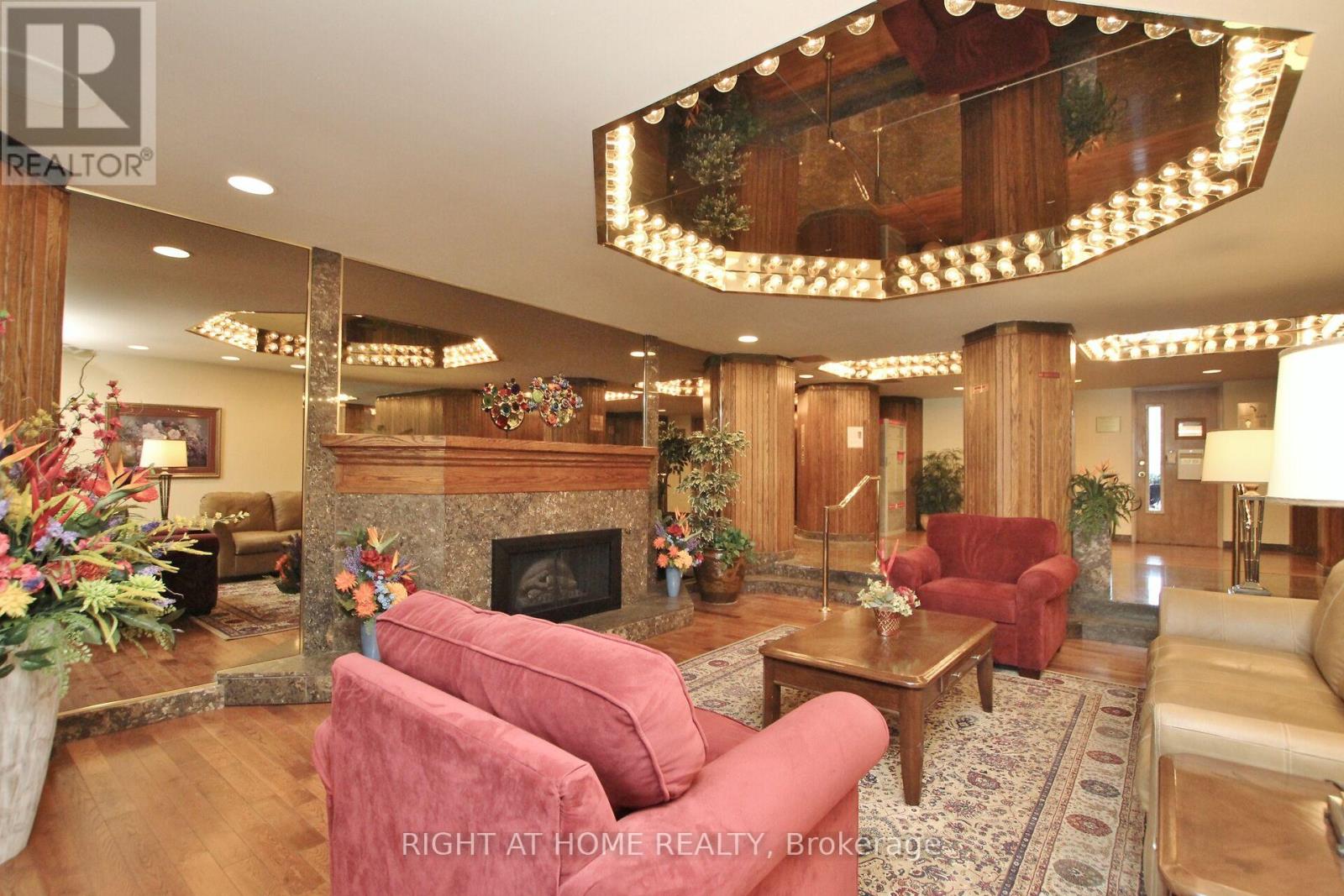 1213 - 2871 Richmond Road W