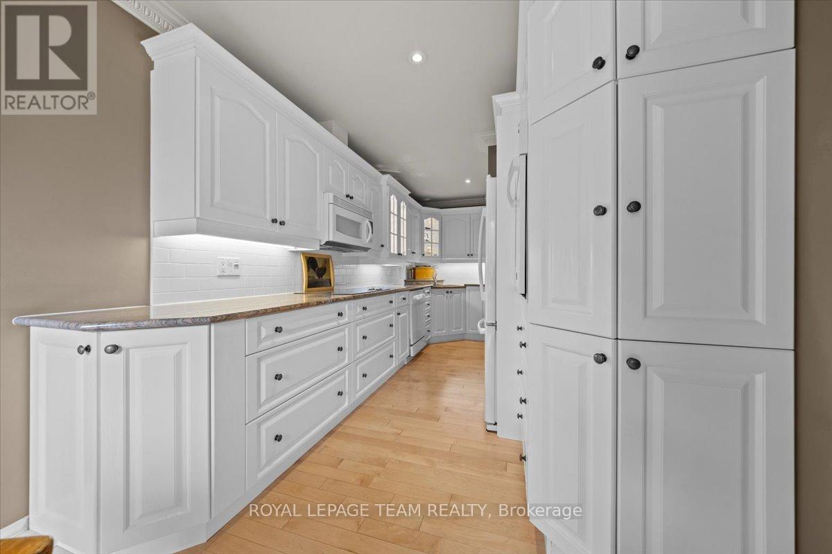 14 - 27 Forsyth Lane