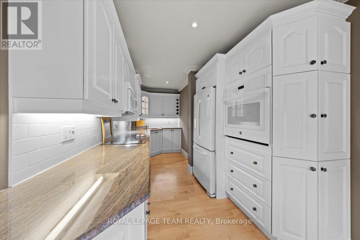 14 - 27 Forsyth Lane