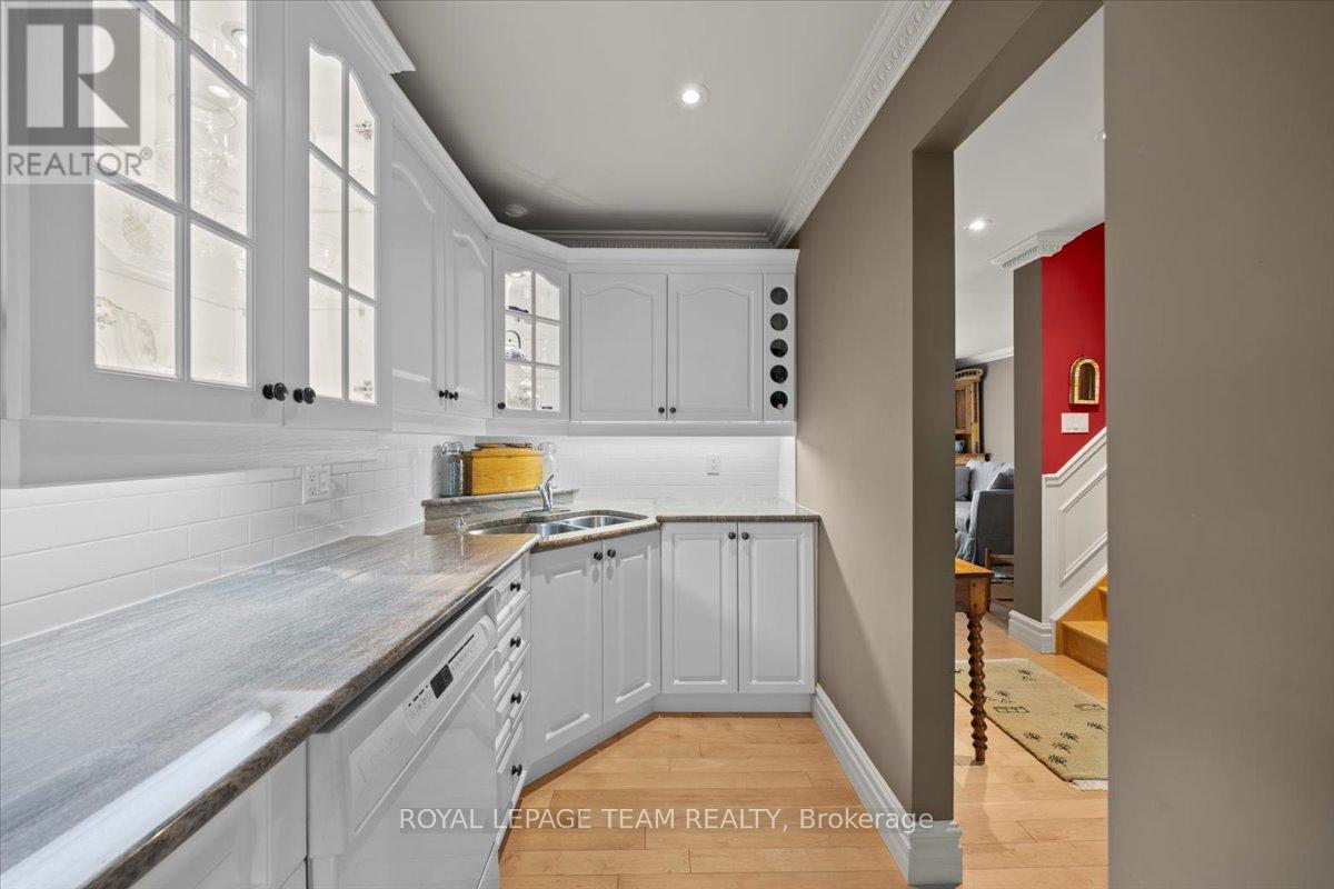 14 - 27 Forsyth Lane