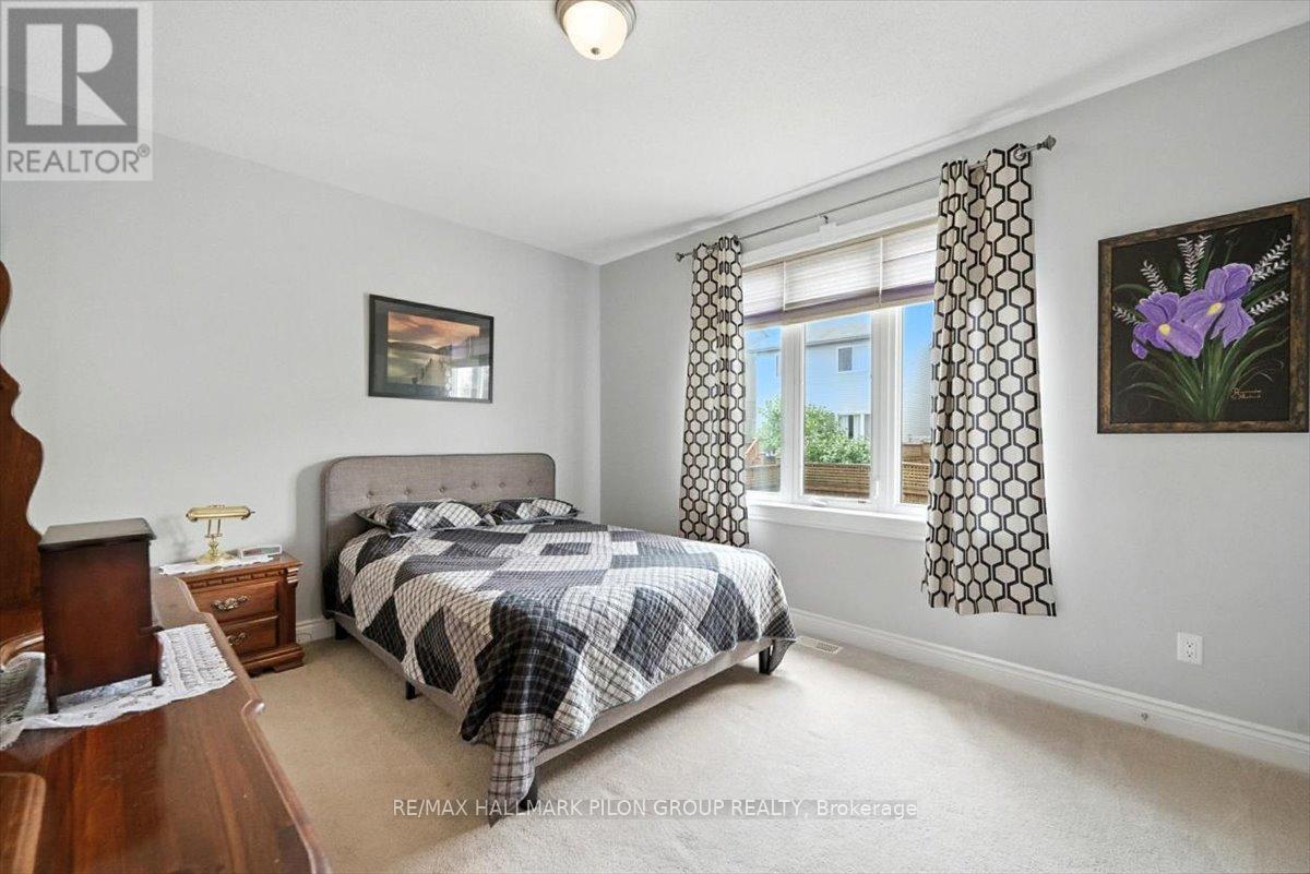 128 Topaze Crescent