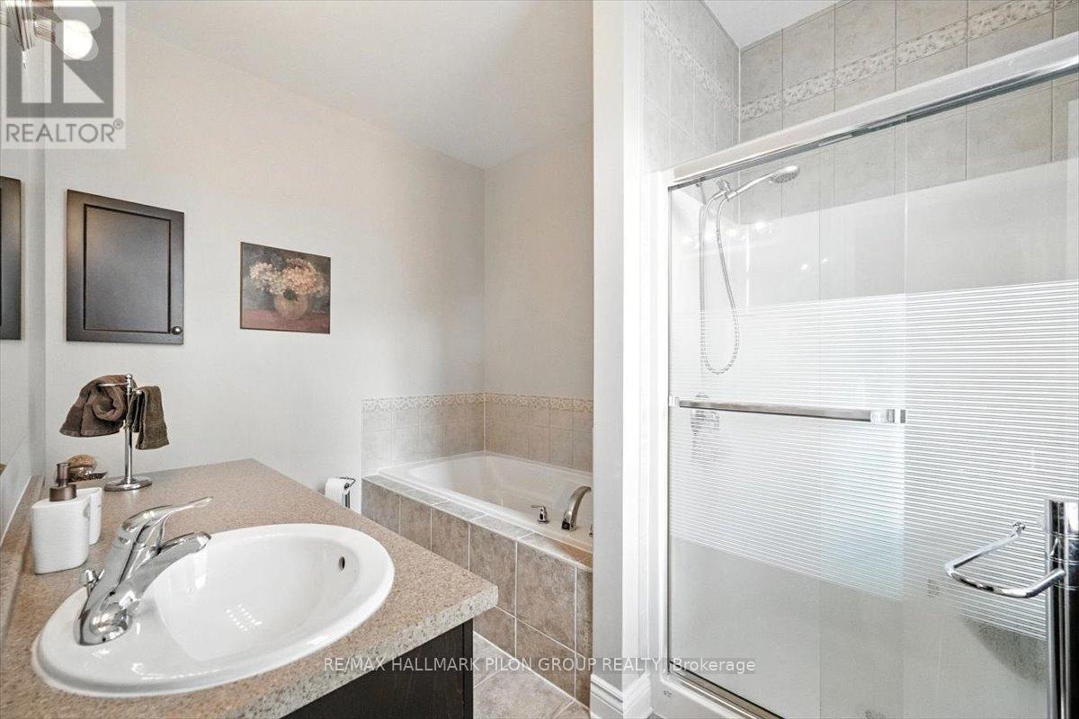 128 Topaze Crescent