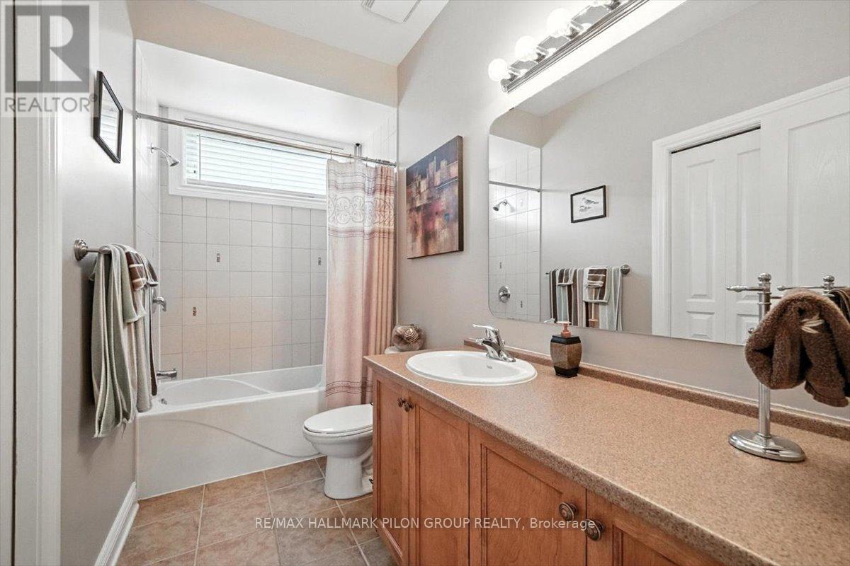 128 Topaze Crescent