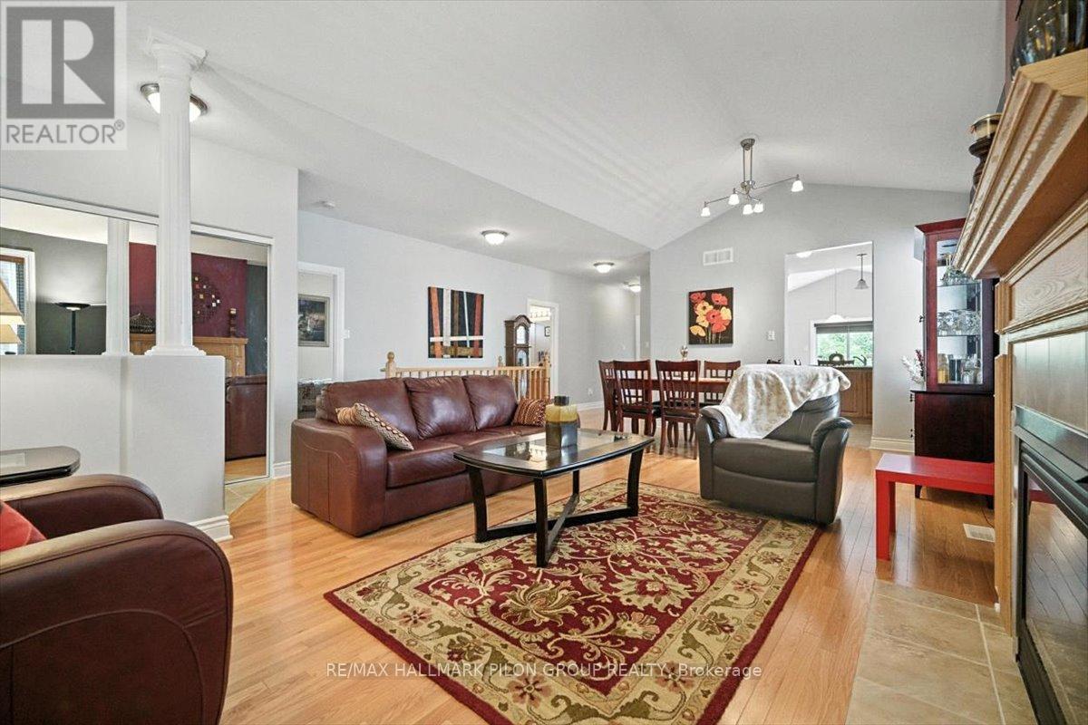 128 Topaze Crescent