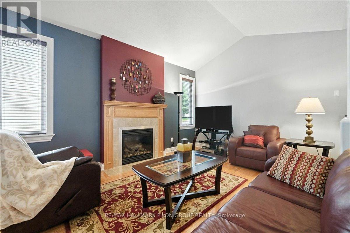 128 Topaze Crescent