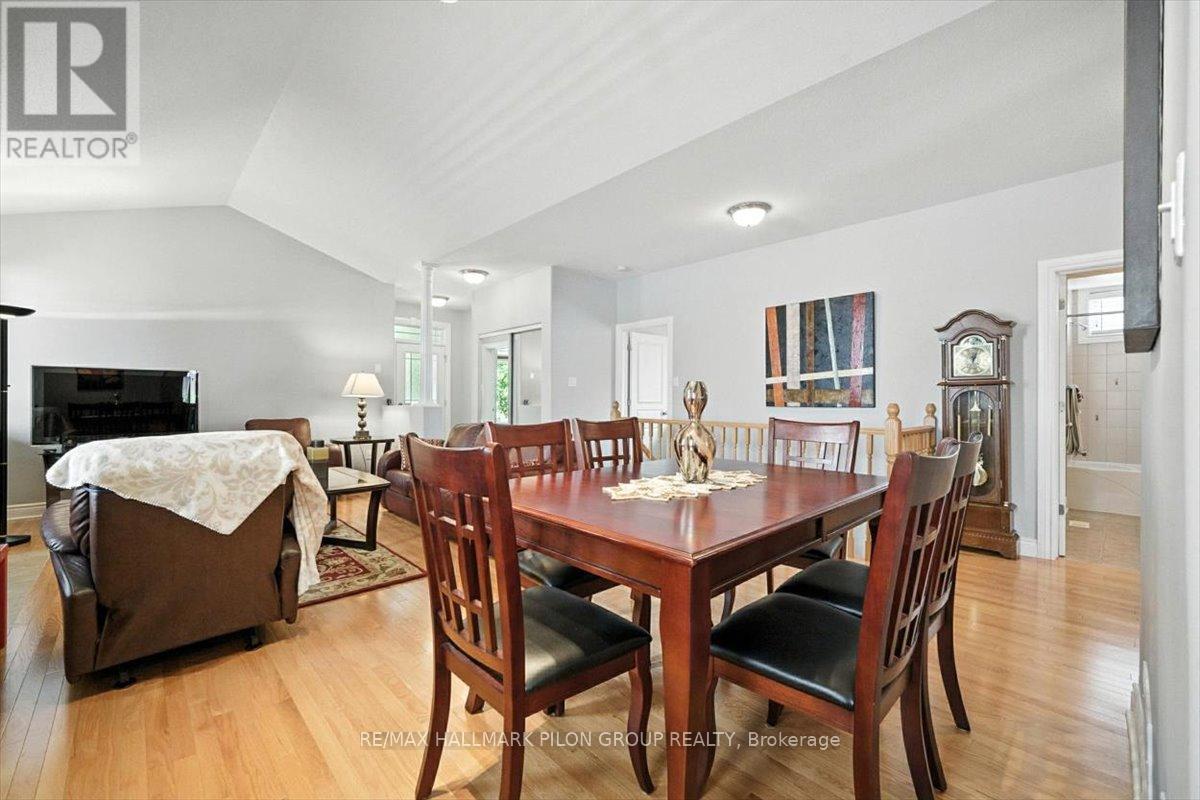 128 Topaze Crescent