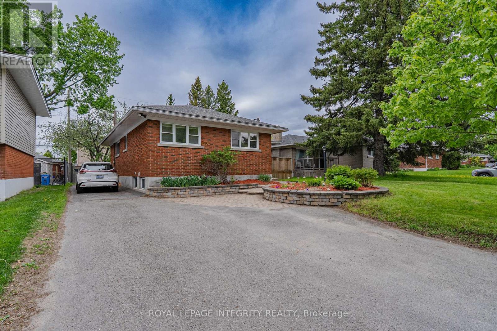1695 Gage Crescent N