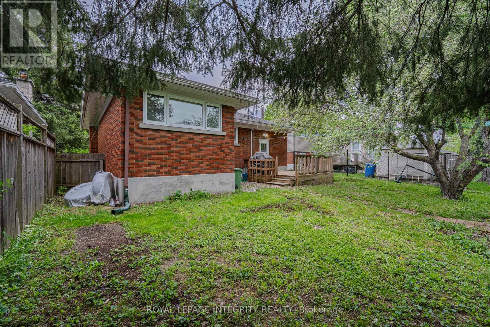 1695 Gage Crescent N